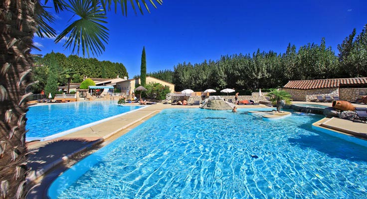 Piscine chauff&eacute;e du camping L'Ard&eacute;chois - Vallon-Pont-d'Arc